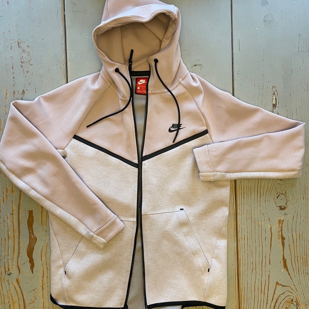 🌸 NIKE Blush/Nude Zip Up Hoodie 🌸